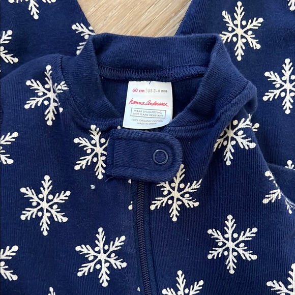Hanna andersson Navy Snowflake Kids One Piece pajamas 3-6 months - Picture 2 of 3
